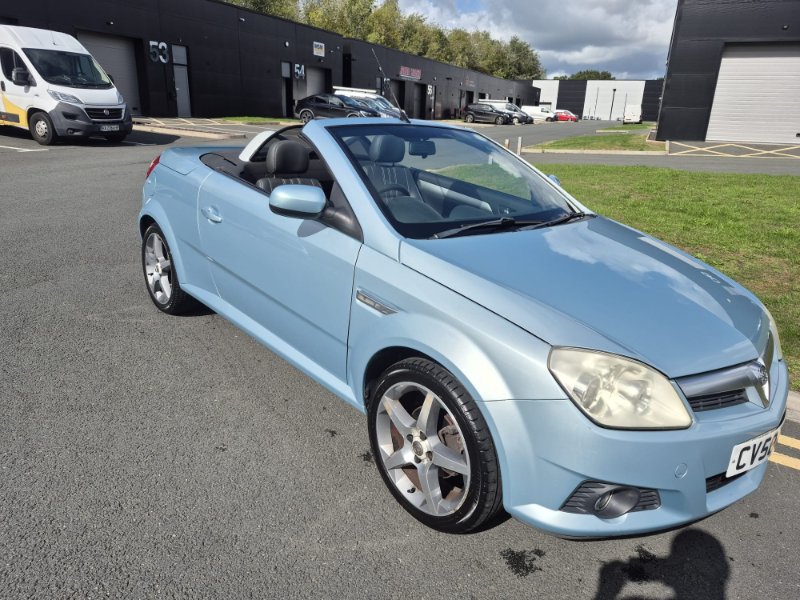 Vauxhall Tigra 1.4i 16v Exclusiv Convertible 2dr Petrol Manual a/c 146 g/km 89 bhp for sale in Market Drayton